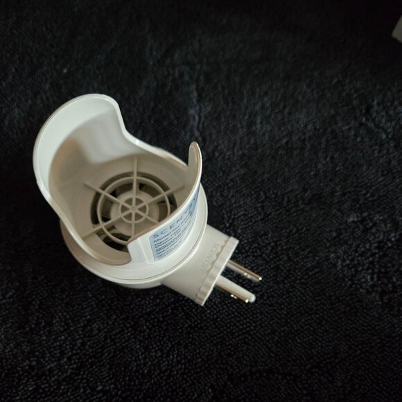 Scentsy Wall Fan Diffuser - Swivel - Picture 4 of 5